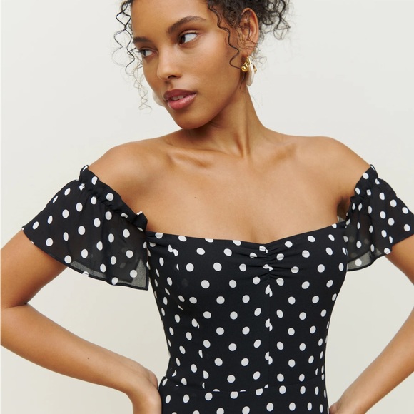 Elegant Black Polka Dot Off-Shoulder Dress - Picture 3 of 4